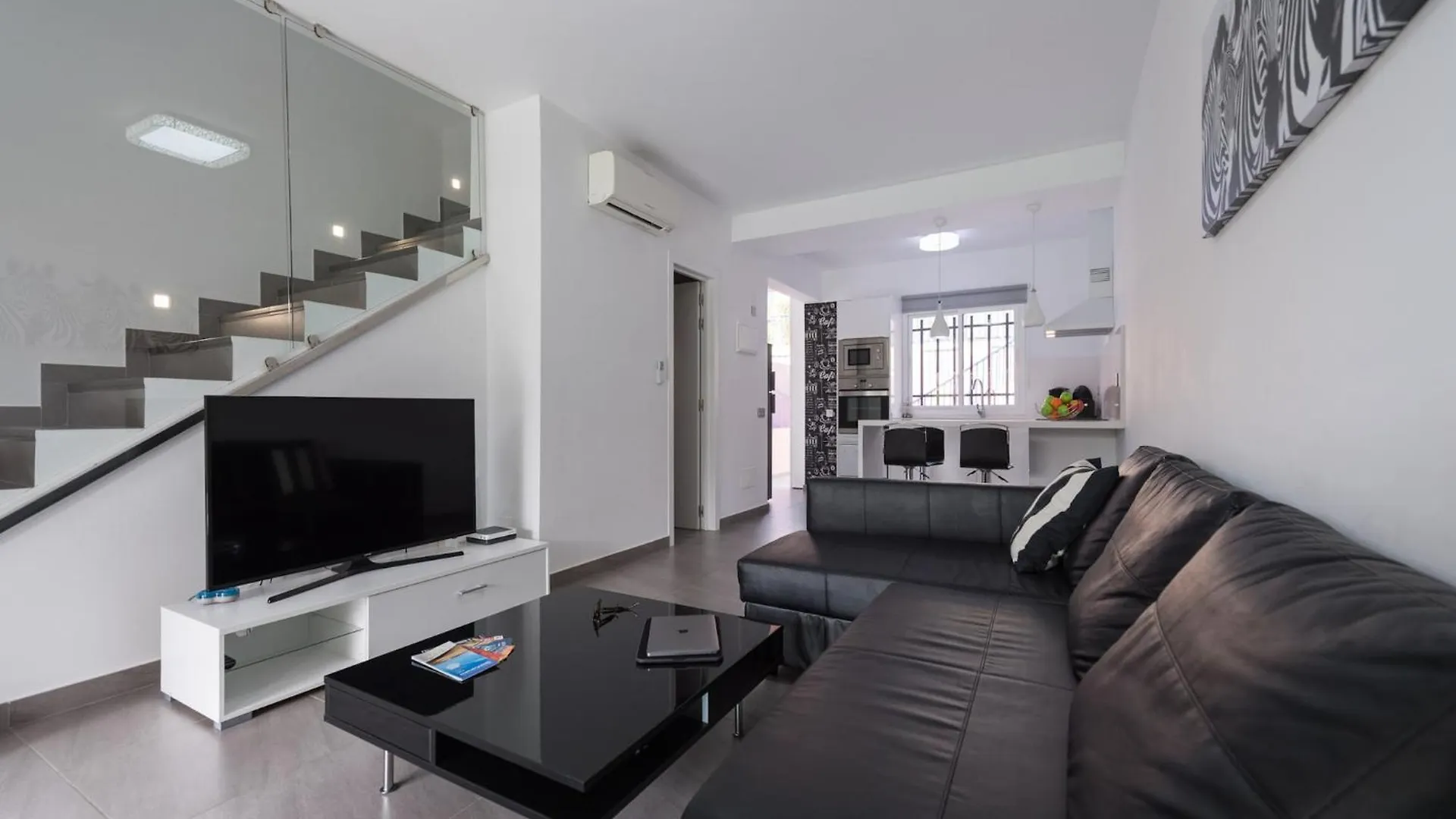 2 Bedroom Apartment In Maspalomas  Maspalomas (Gran Canaria)